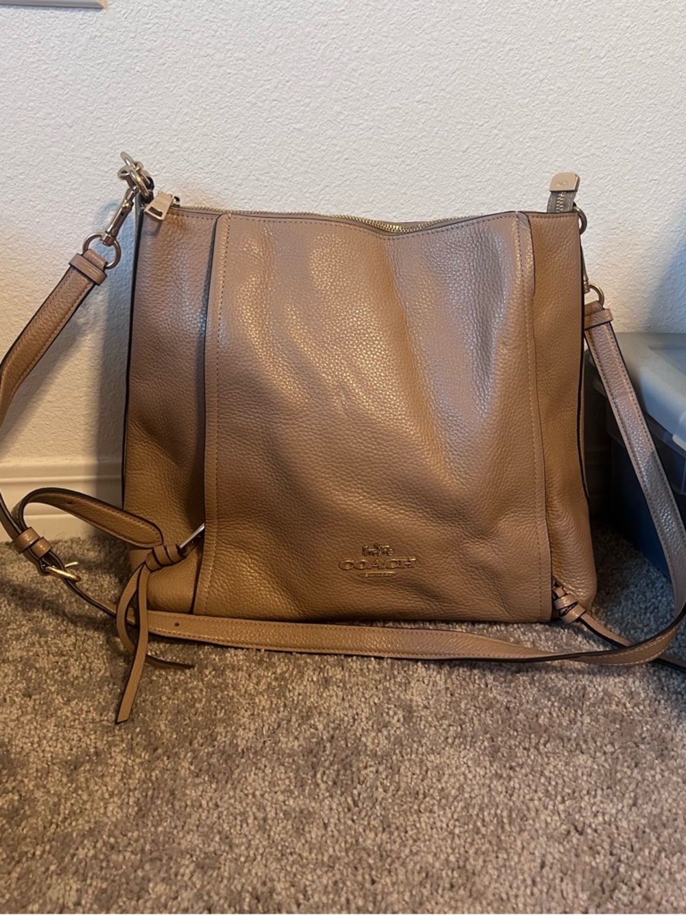 Authentic Coach Tan Pebbled Leather Crossbody Bag Gold Hardware Classic Chic